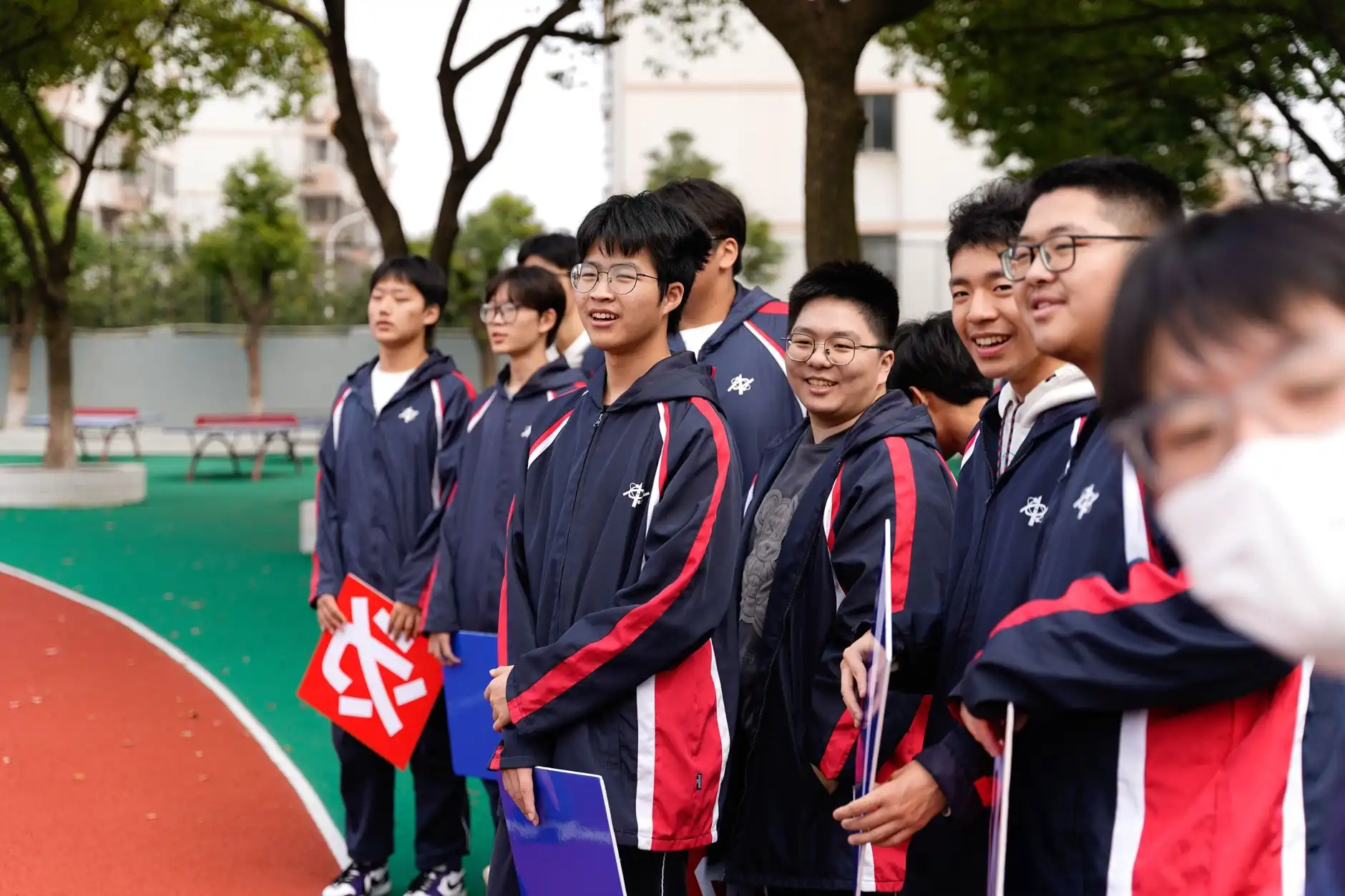 团体服装定制新趋势：从班服制作看数码印花技术的效率提升