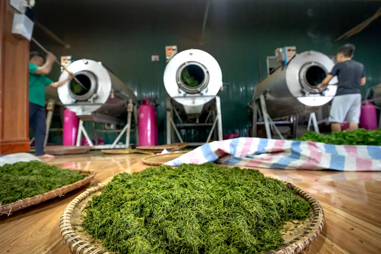 数码印花与传统丝印工艺对比：班服定制企业的产能与成本分析