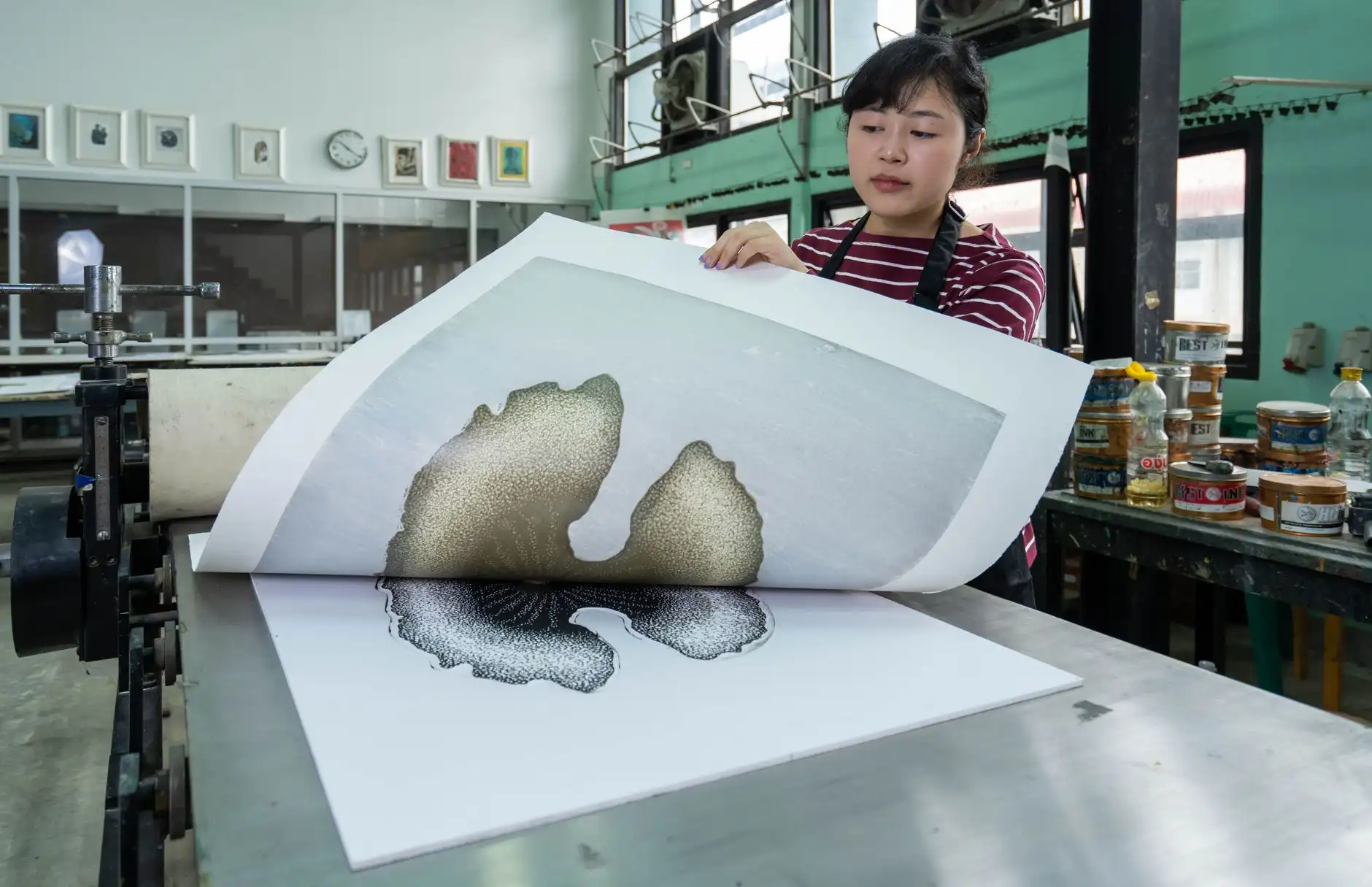 数码印花技术在团体T恤定制中的应用趋势与工艺优势解析