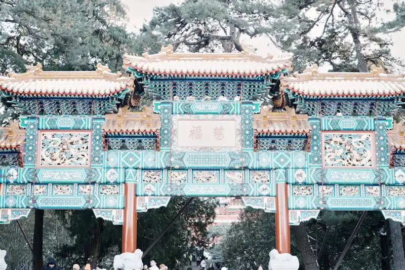 班服制作如何选择印花工艺：数码直喷与传统丝印对比分析